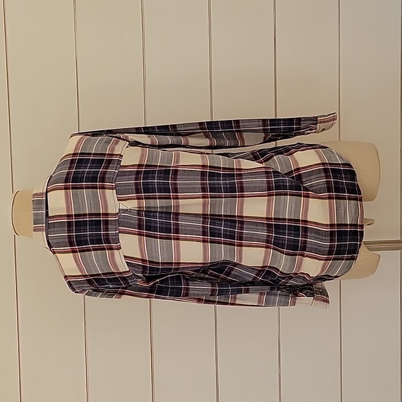 American Eagle Outfitters xs boyfriend fit button down flannel - Picture 3 of 5